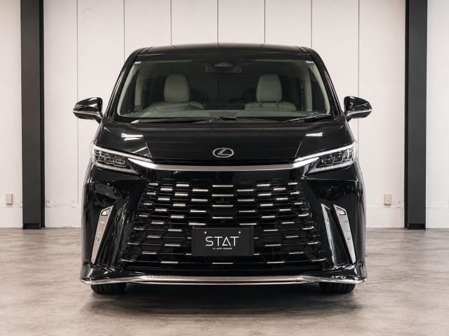2025 Lexus LM photo 2