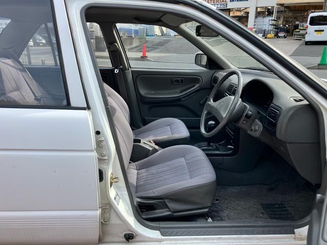 1993 Nissan SUNNY 照片 10