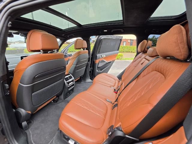 2022 BMW X7 — миниатюра 21