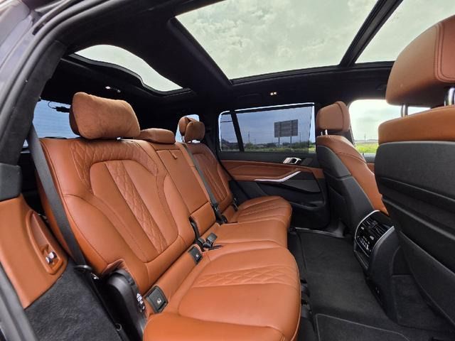 2022 BMW X7 — миниатюра 22