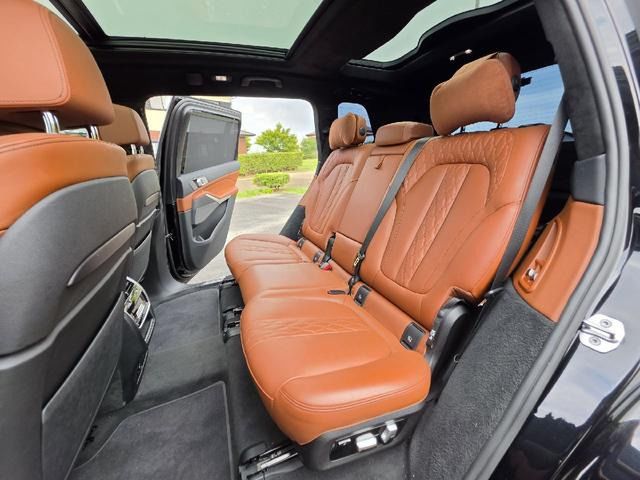 2022 BMW X7 — миниатюра 23