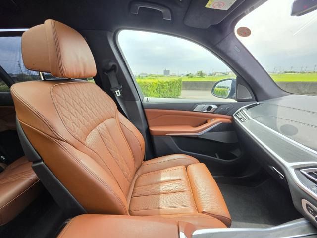 2022 BMW X7 — миниатюра 47