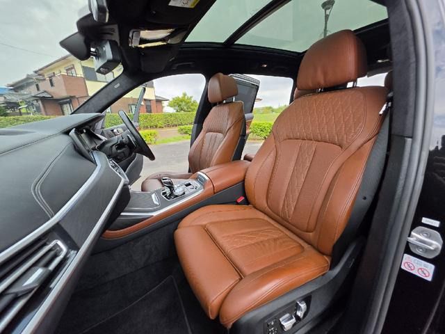 2022 BMW X7 — миниатюра 15