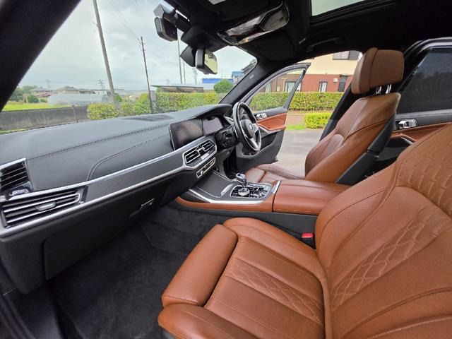 2022 BMW X7 — миниатюра 16