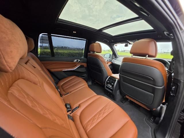 2022 BMW X7 — миниатюра 17