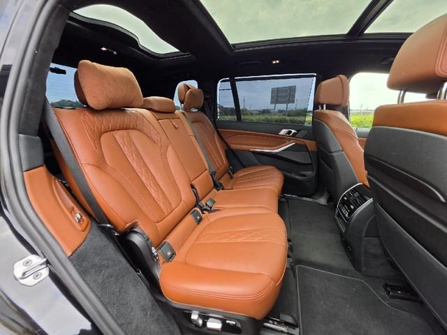 2022 BMW X7 — миниатюра 18