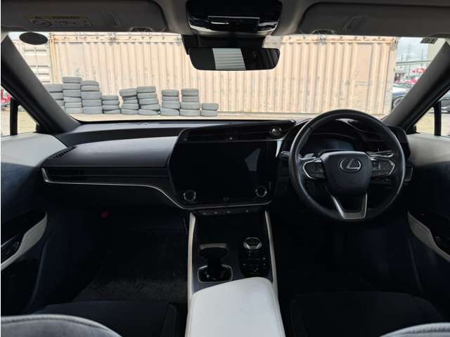 صورة 3 لـ 2023 Lexus RZ