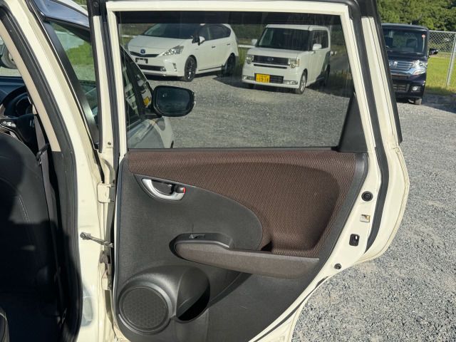 2011 Honda FIT SHUTTLE HYBRID — миниатюра 37