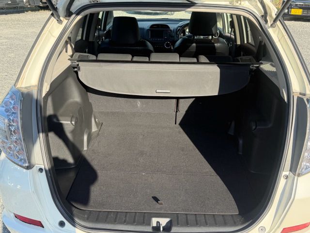2011 Honda FIT SHUTTLE HYBRID — миниатюра 40