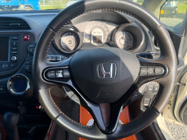 2011 Honda FIT SHUTTLE HYBRID — миниатюра 11