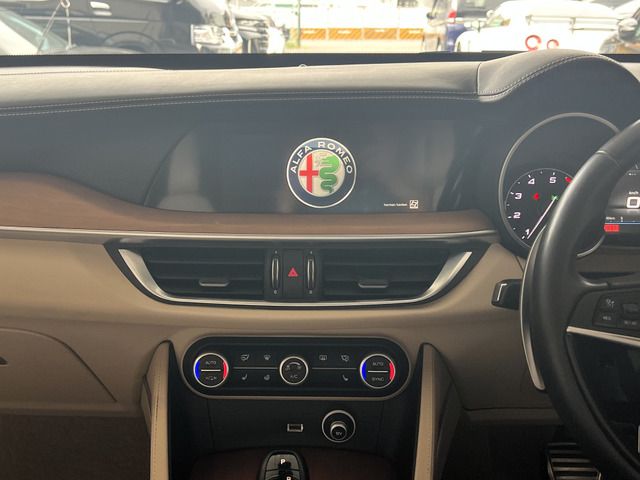 صورة 4 لـ 2018 ALFA Romeo STELVIO