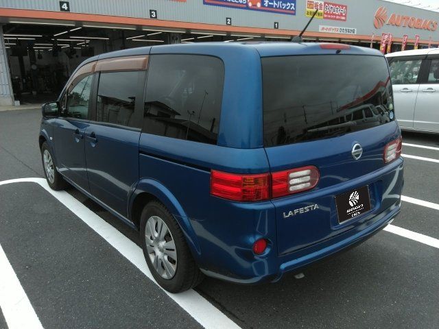 2010 Nissan LAFESTA — миниатюра 2