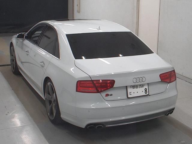 صورة مصغرة 2 لـ 2014 AUDI S8