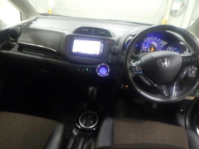 2013 Honda FIT SHUTTLE HYBRID — миниатюра 3