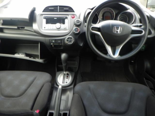 2011 Honda FIT — миниатюра 3
