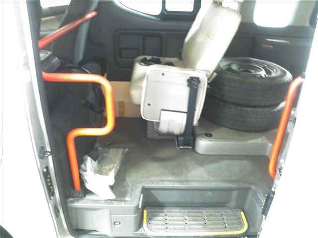 2018 Nissan CARAVAN thumbnail 6