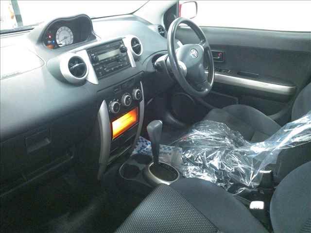 صورة مصغرة 3 لـ 2004 Toyota IST