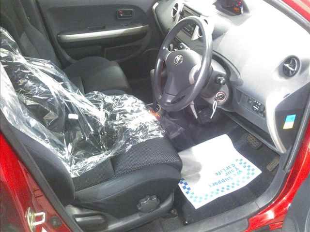 صورة مصغرة 4 لـ 2004 Toyota IST