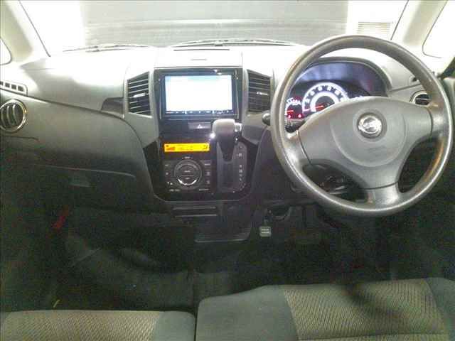 2010 Nissan ROOX — миниатюра 5