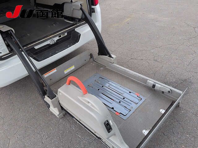 2013 Nissan CARAVAN 缩略图 7