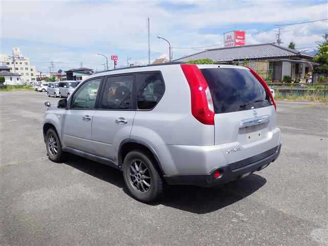 2012 Nissan X-TRAIL 缩略图 2
