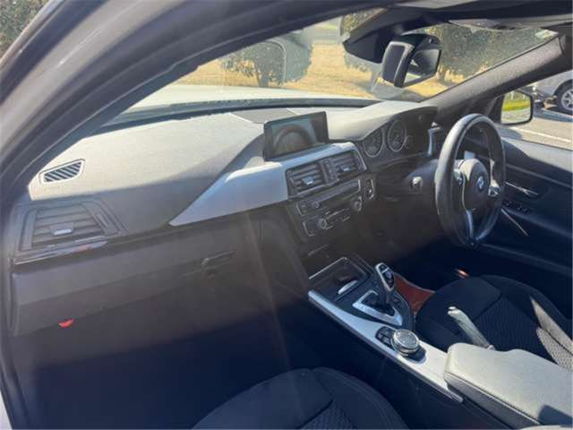 صورة مصغرة 12 لـ 2015 BMW 3 SERIES