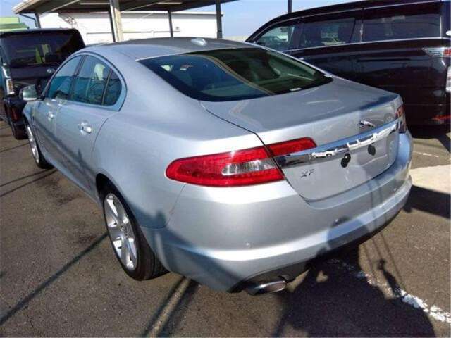 2011 Jaguar XF 照片 2