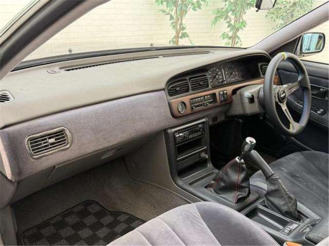 1990 Nissan LAUREL 照片 8