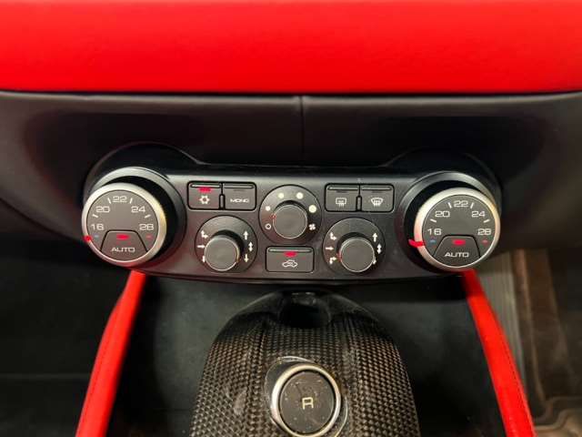 صورة مصغرة 44 لـ 2017 Ferrari CALIFORNIA T