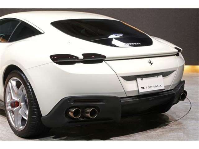 2021 Ferrari ROMA — миниатюра 30