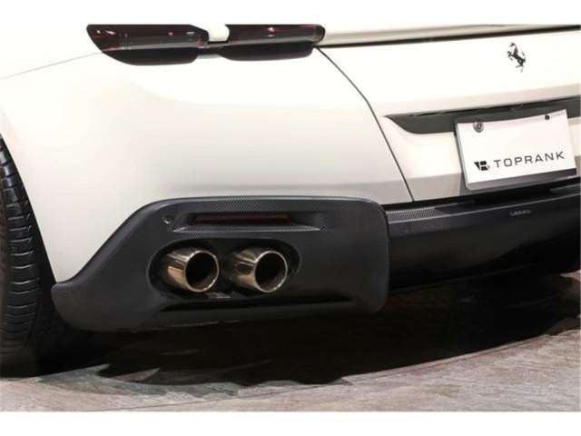 2021 Ferrari ROMA — миниатюра 31