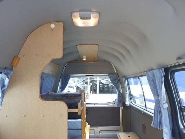2002 Nissan CARAVAN — миниатюра 16
