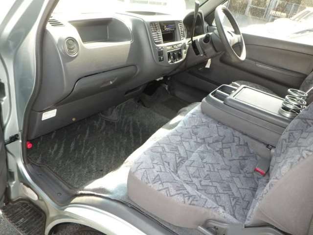 2002 Nissan CARAVAN — миниатюра 7