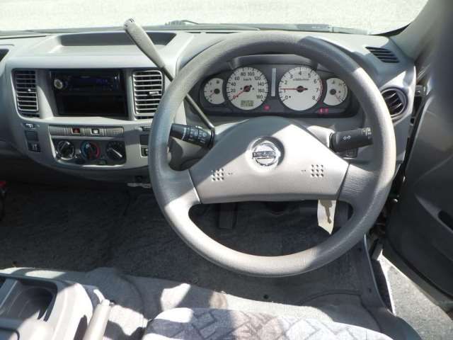 2002 Nissan CARAVAN — миниатюра 6
