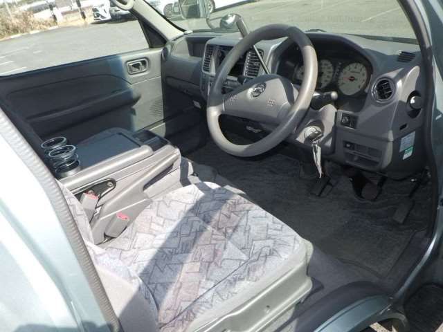 2002 Nissan CARAVAN — миниатюра 5