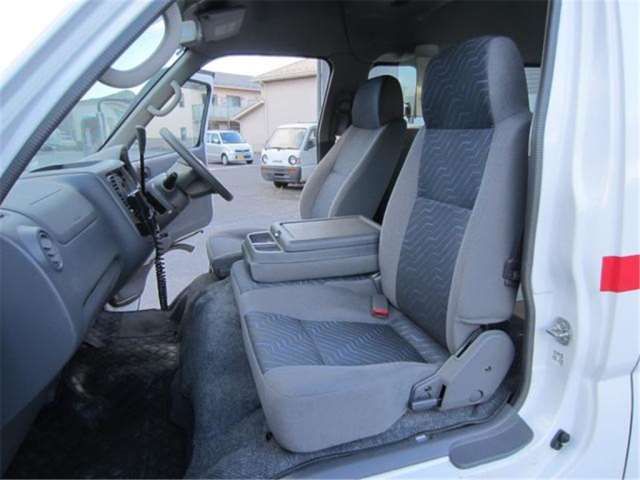 2003 Nissan CARAVAN — миниатюра 18