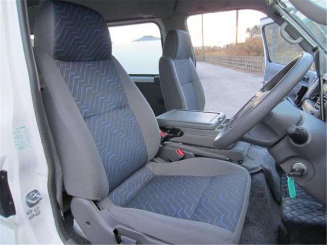 2003 Nissan CARAVAN — миниатюра 16