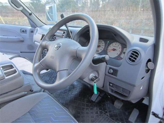 2003 Nissan CARAVAN — миниатюра 15