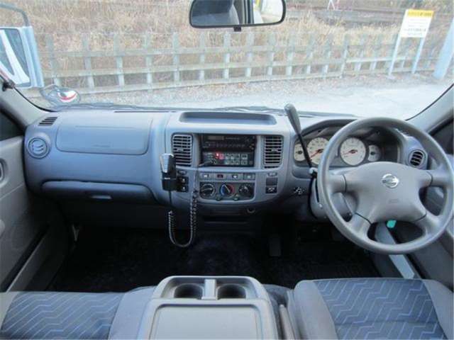 2003 Nissan CARAVAN — миниатюра 13