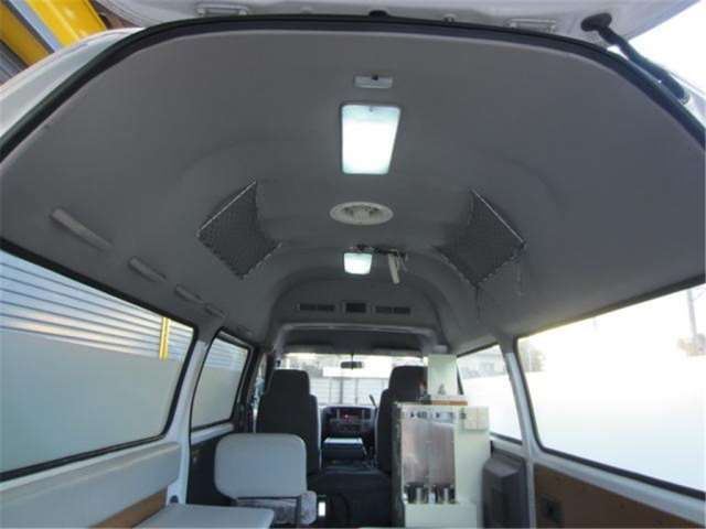 2003 Nissan CARAVAN — миниатюра 24