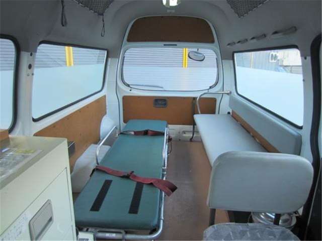 2003 Nissan CARAVAN — миниатюра 25