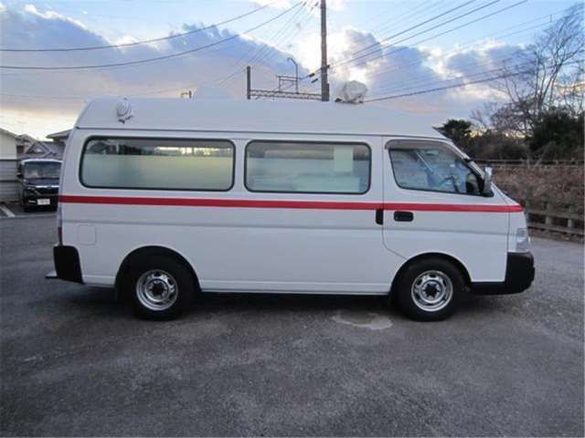 2003 Nissan CARAVAN — миниатюра 3