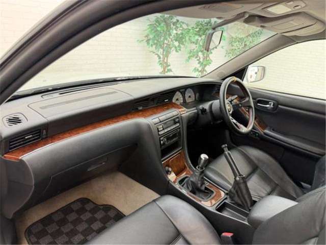 1999 Nissan LAUREL 照片 8