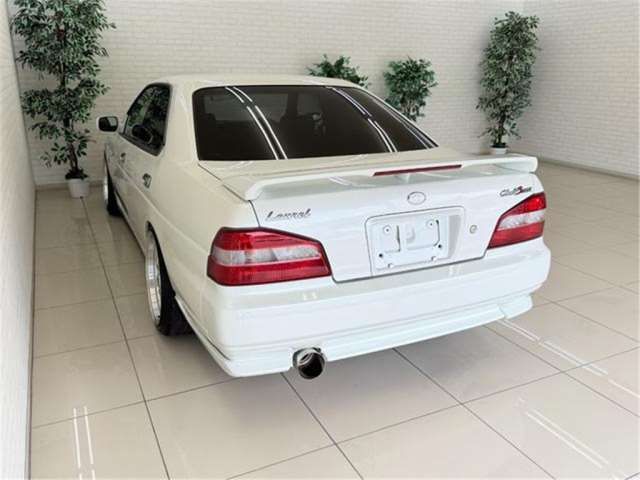 1999 Nissan LAUREL 照片 4