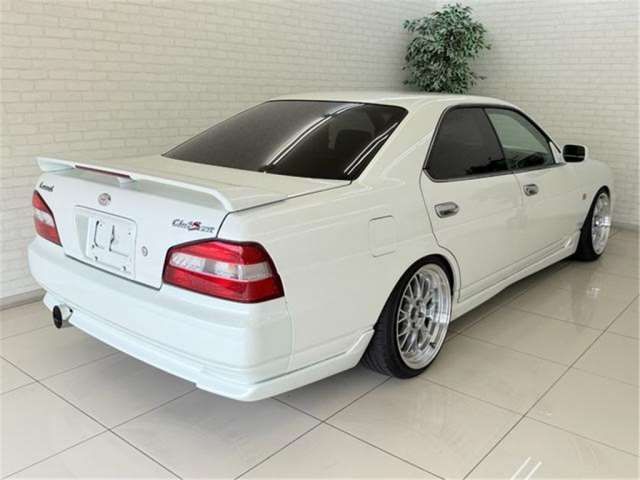 1999 Nissan LAUREL 照片 3