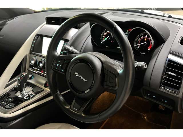 2015 Jaguar F-TYPE — миниатюра 6