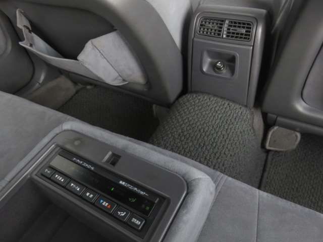 1994 Nissan GLORIA — миниатюра 44