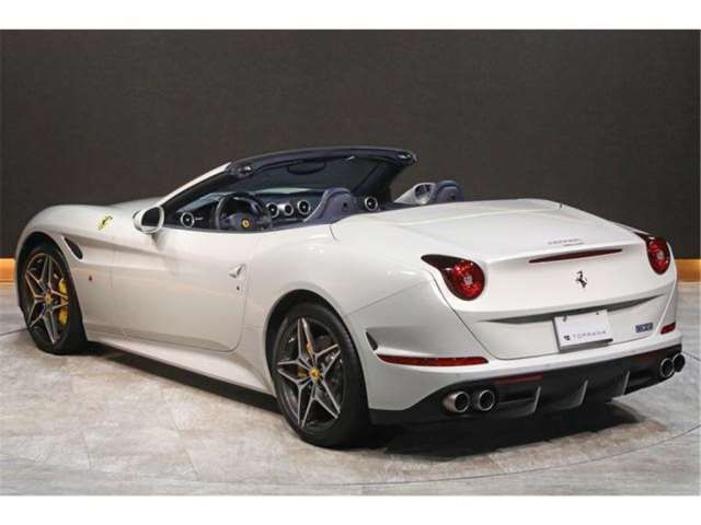 صورة مصغرة 32 لـ 2016 Ferrari CALIFORNIA T