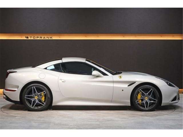 صورة مصغرة 3 لـ 2016 Ferrari CALIFORNIA T