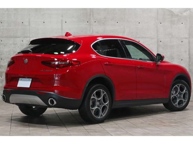 2019 ALFA Romeo STELVIO photo 2
